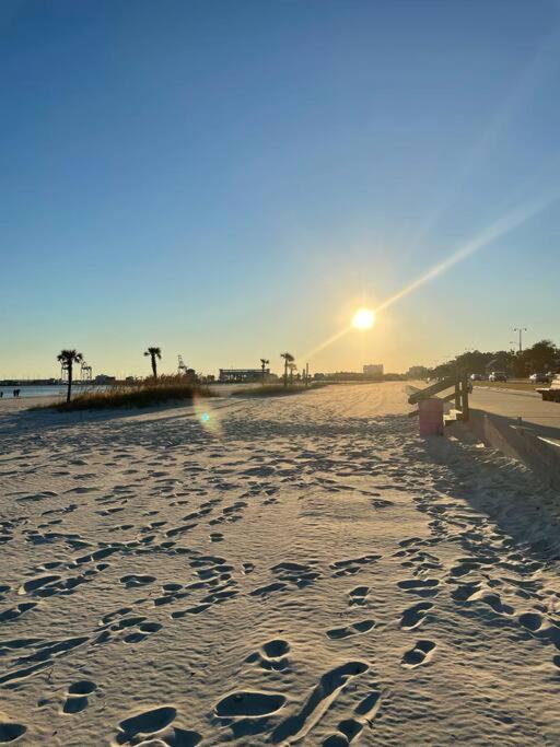 Feels Like Home Escape, 1/2 Mile To Beach Гълфпорт Екстериор снимка