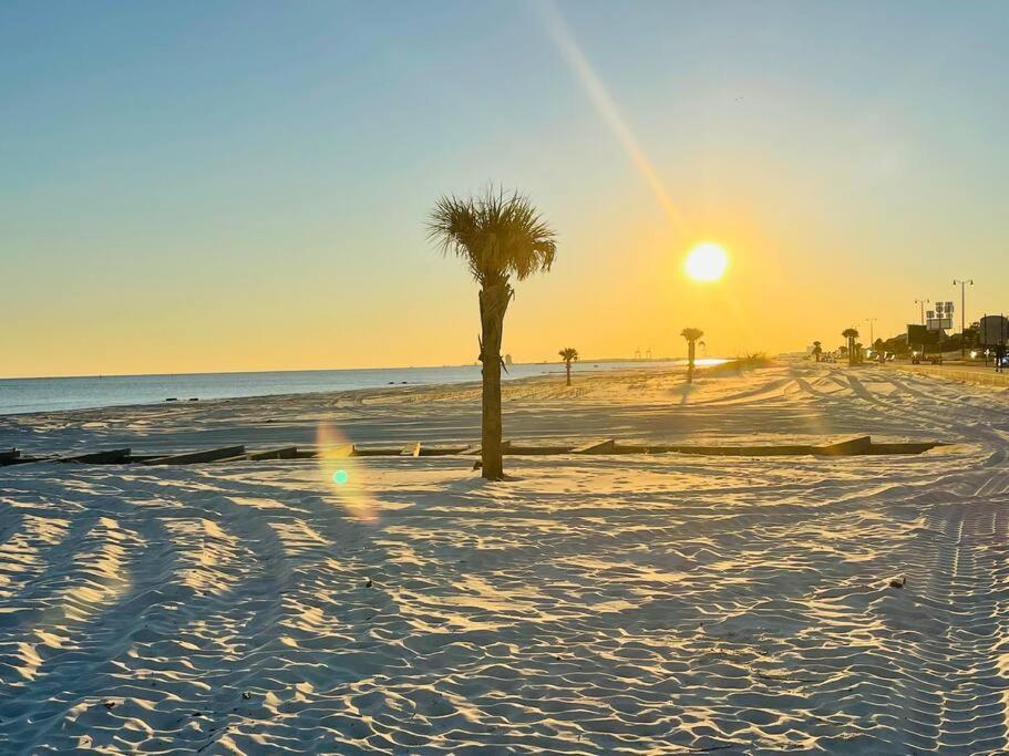 Feels Like Home Escape, 1/2 Mile To Beach Гълфпорт Екстериор снимка